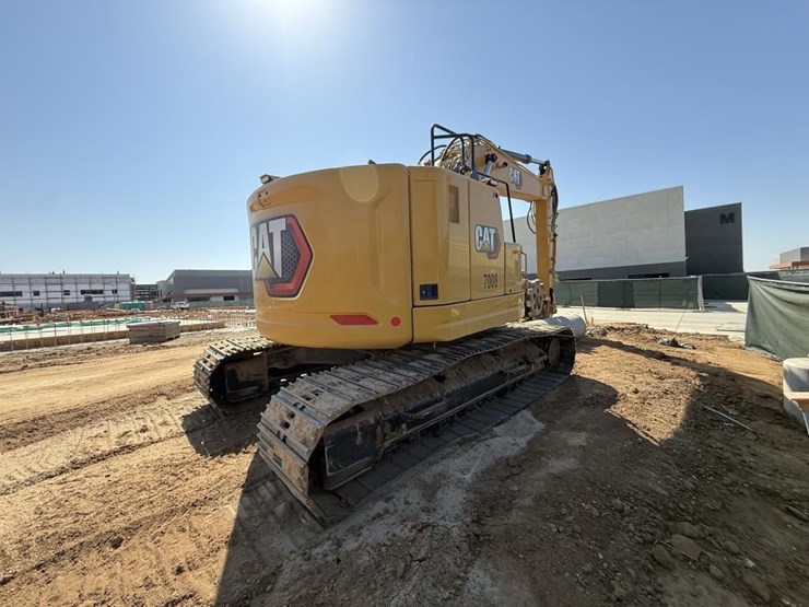 2023-caterpillar-325-image-3