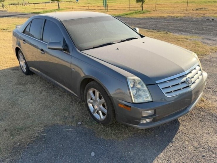 2004-cadillac-sts-car-image-3