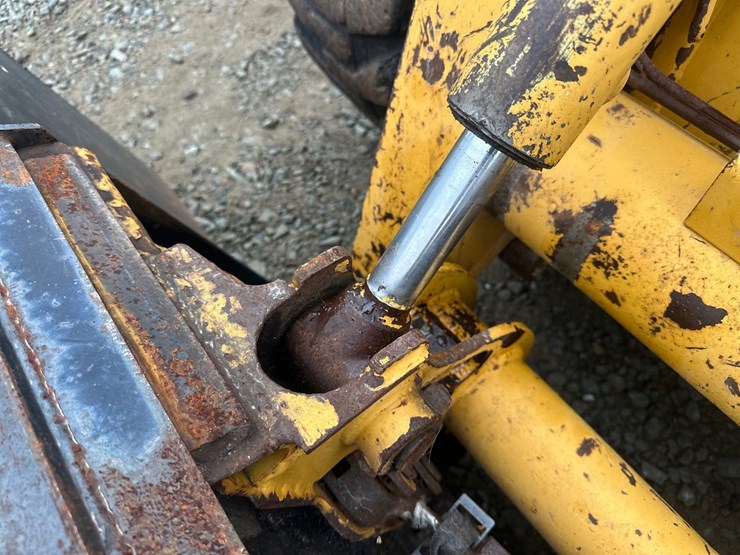 deere-240-image-17