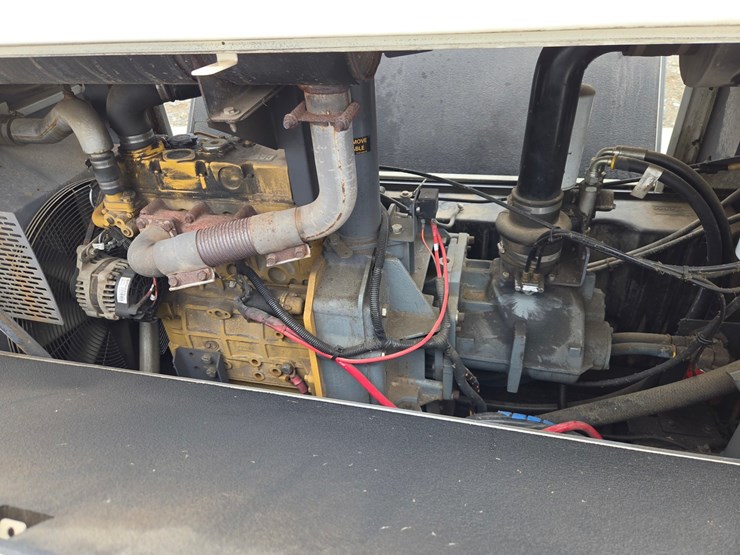 2016-caterpillar-c2.2-image-19