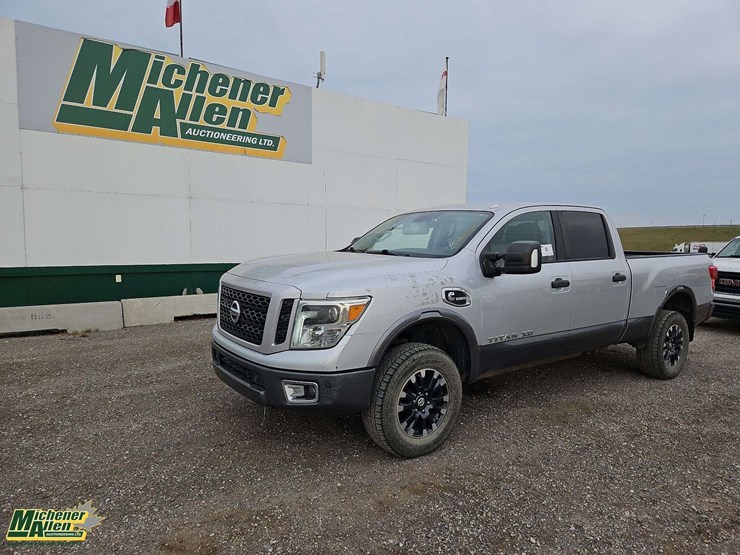 2016-nissan-titan-image-1