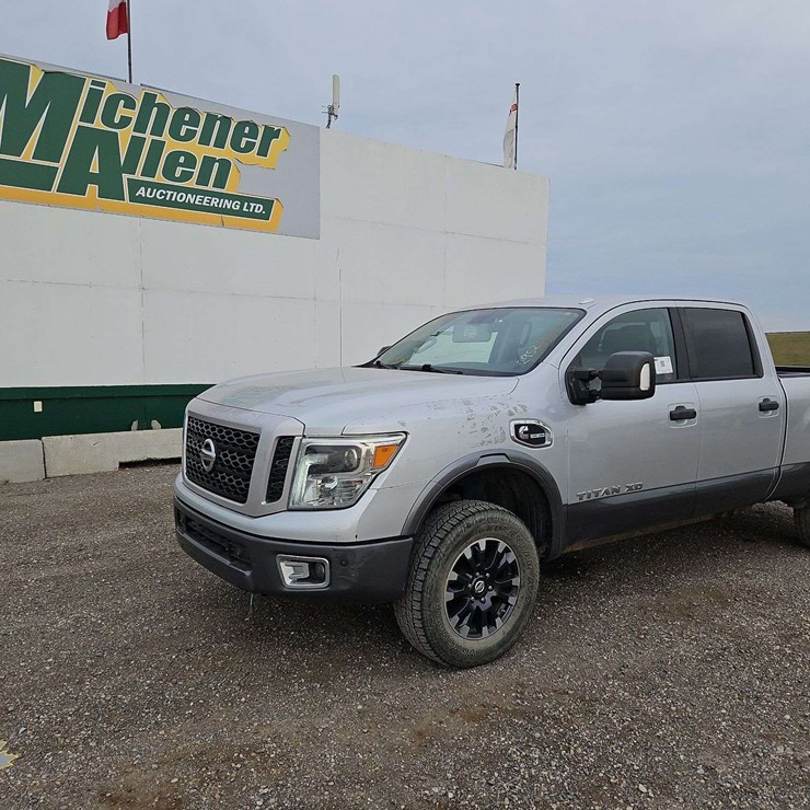 2016 NISSAN TITAN