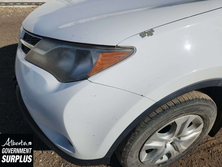2015-toyota-rav4-le-image-31