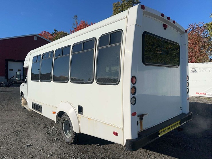 2017-ford-e450-image-7