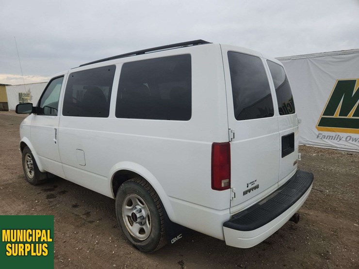 2004-gmc-safari-image-3