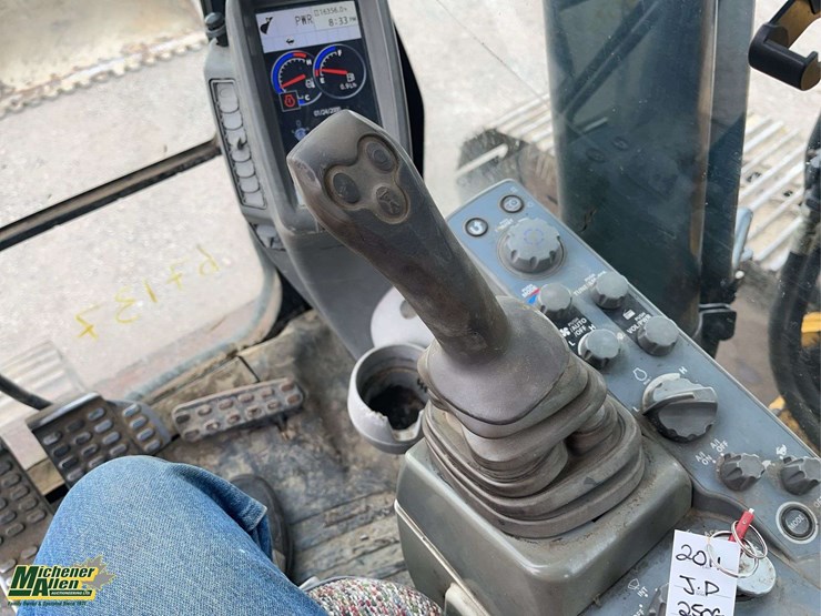 2011-deere-250g-lc-image-18