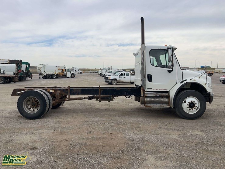 2009-freightliner-m2-106-image-7