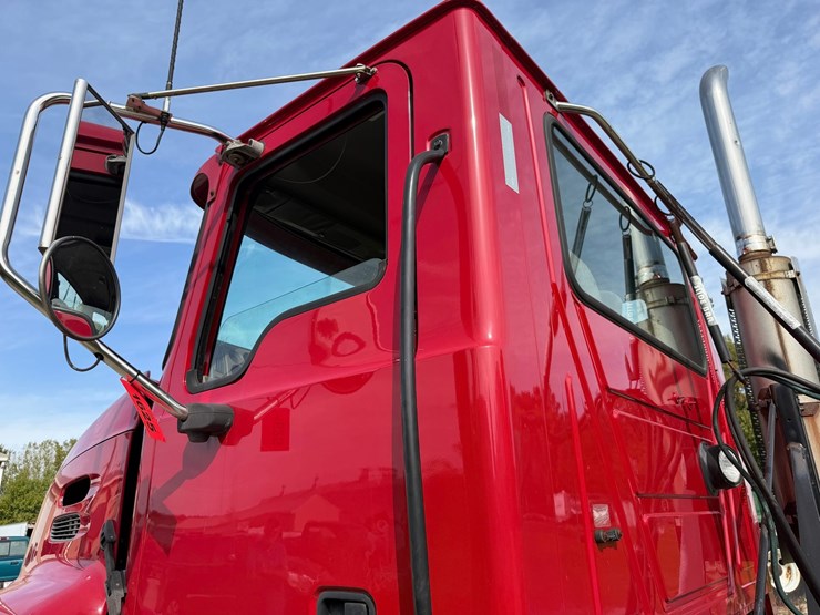 #1625-•-2006-mack-vision-cxn613-day-cab-image-14