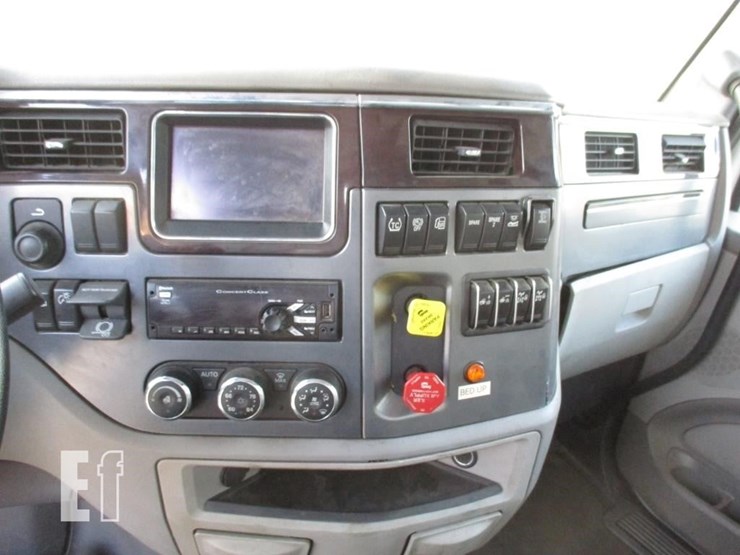 2020-peterbilt-579-image-9