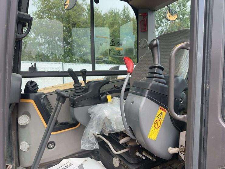 2017-volvo-ecr88d-image-25