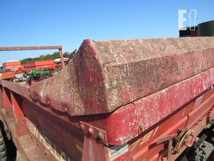 new-holland-791-image-3