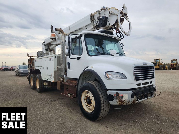 2014-freightliner-m2-106-image-2
