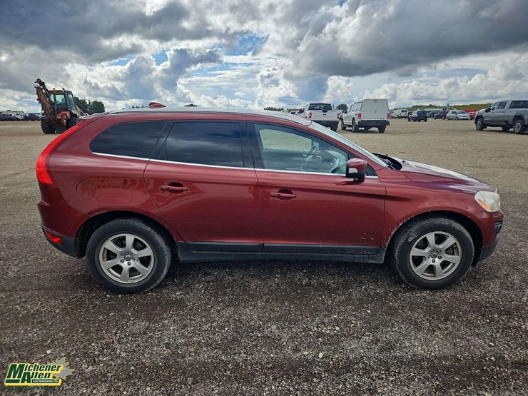 2010-volvo-xc60-image-7