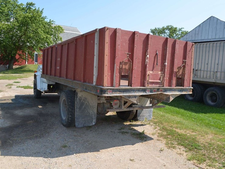 1986-gmc-c7-grain-truck-image-13