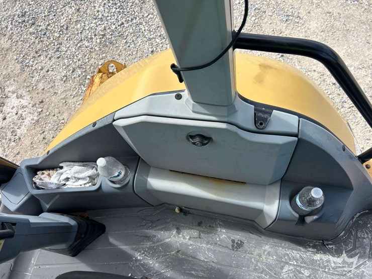 2017-caterpillar-420f2-it-image-40