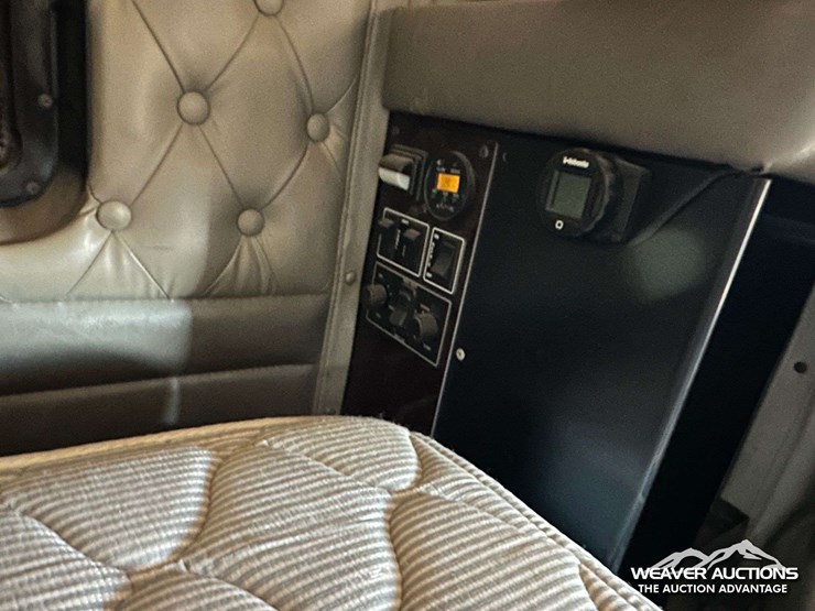 2011-kenworth-t800-image-31