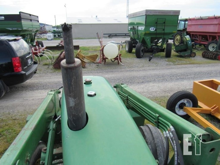 john-deere-2440-image-16