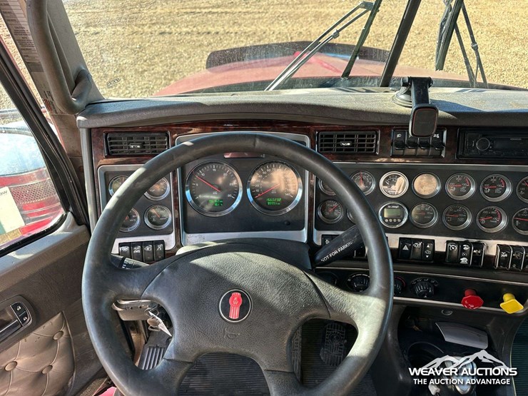 2011-kenworth-t800-image-14