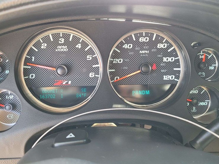 2013-chevrolet-suburban-1500-image-20