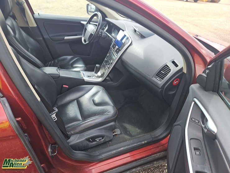 2010-volvo-xc60-image-17