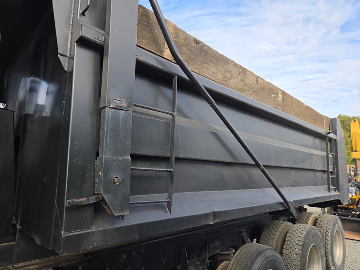 1998-peterbilt-377-image-18