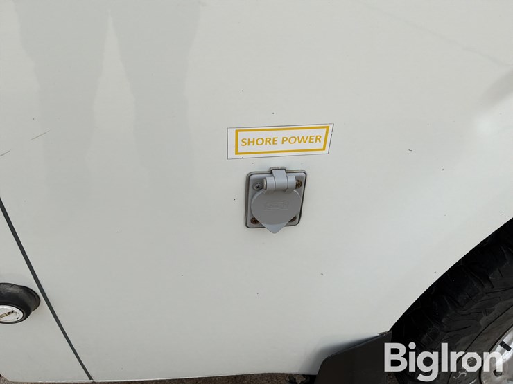 2017-nissan-nv2500-image-17
