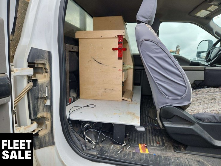 2021-ford-f550-image-15