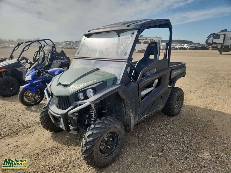 2019-john-deere-gator-image-1