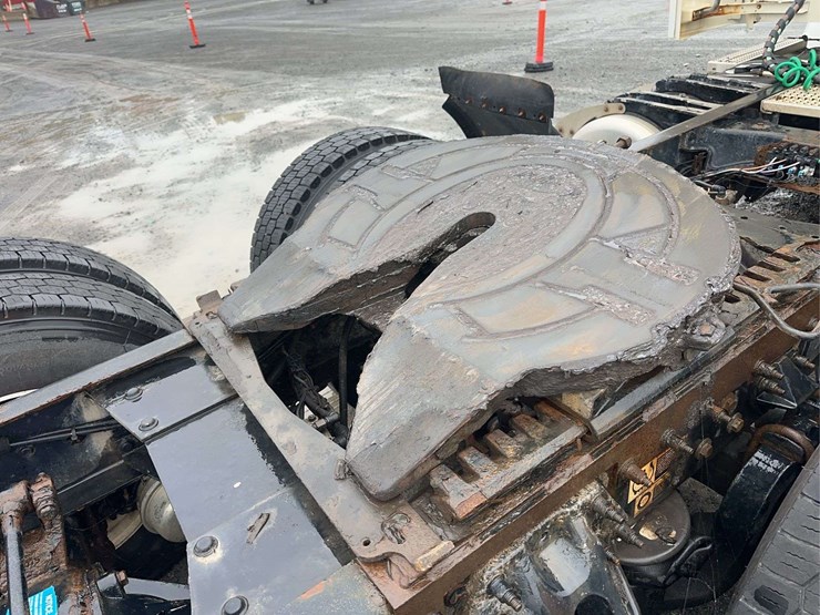 2018-peterbilt-579-image-15