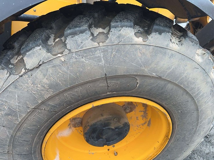 jcb-550-170-image-12