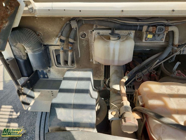 2014-freightliner-mt45-image-25