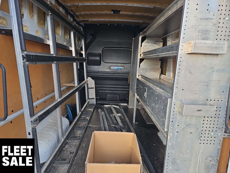 2019-nissan-nv3500hd-image-23