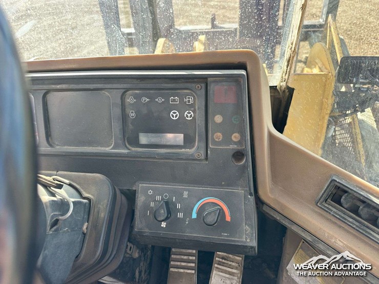 caterpillar-938f-image-11