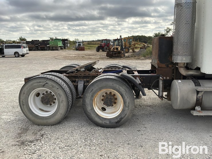 2005-freightliner-columbia-120-image-17