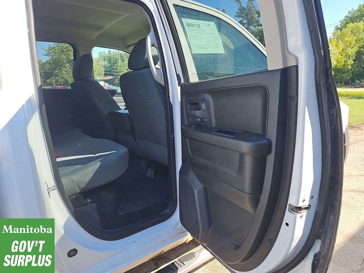 2015-dodge-1500-image-21
