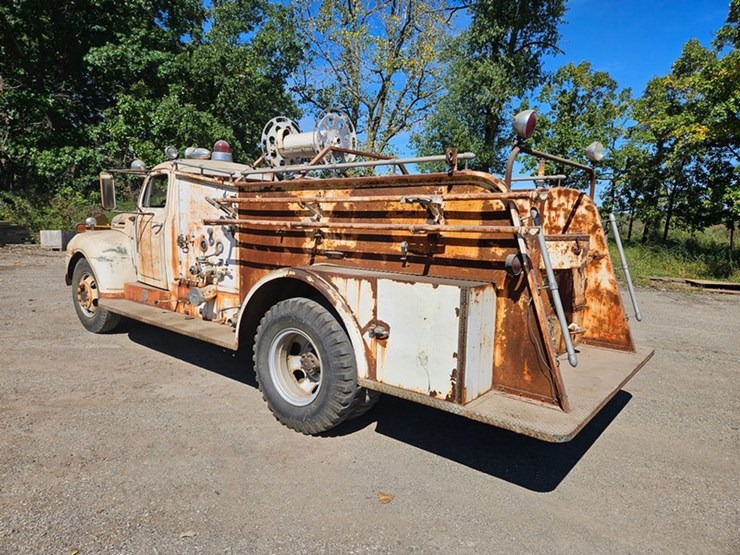 #2535-•-1949-ford-f-7-fire-truck-image-3