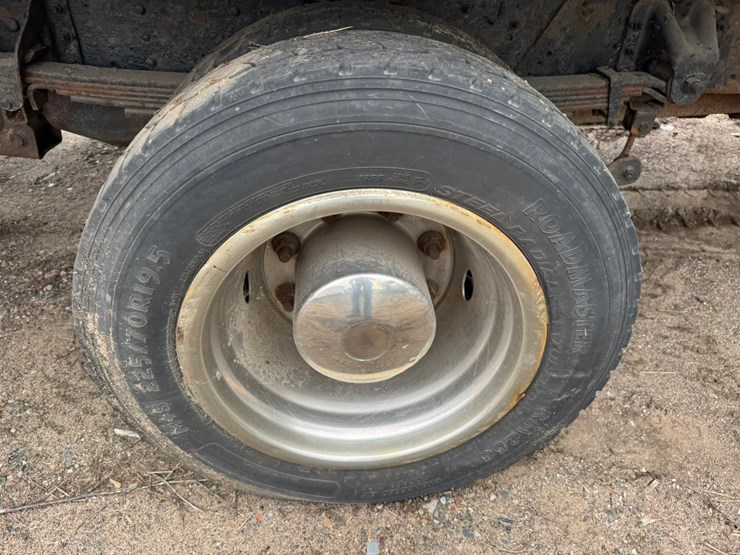 #1935-•-2004-chevrolet-5500-roll-back-truck-image-63