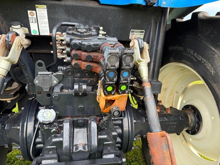 new-holland-ts110a-image-23