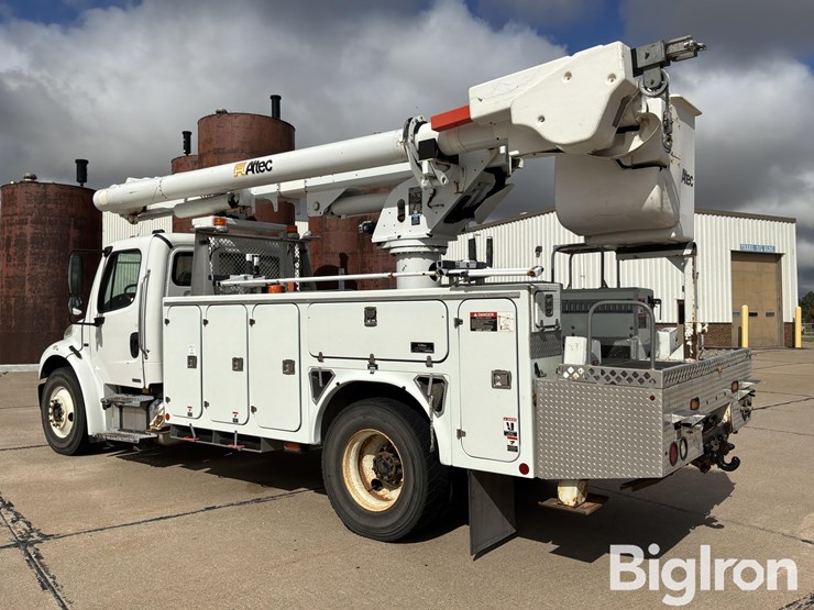 2009-freightliner-m2-106-image-7