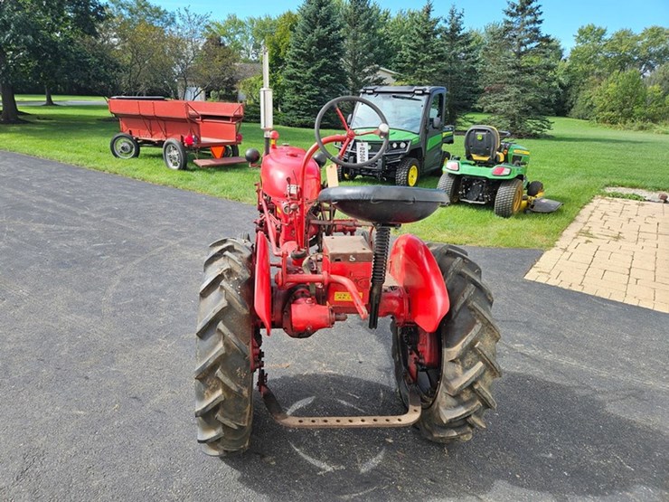 #2508-•-farmall-cub-tractor-image-4