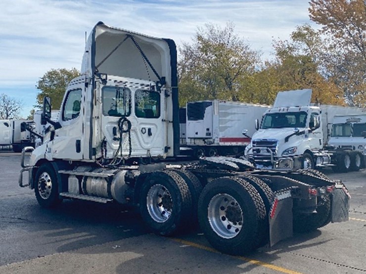 2020-freightliner-cascadia-116-image-2