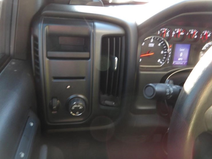 2017-chevrolet-2500-image-21