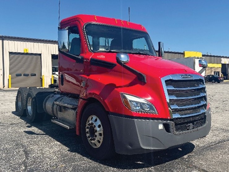 2019-freightliner-cascadia-126-image-1