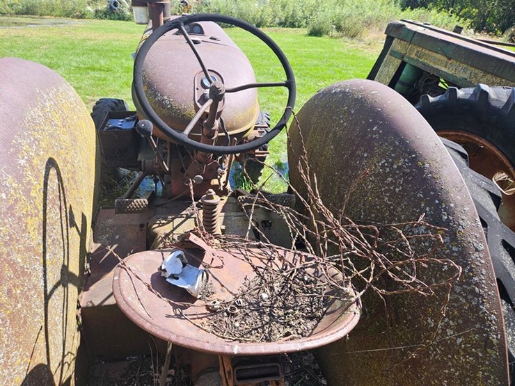 #2521-•-mccormick-w9-tractor-image-17