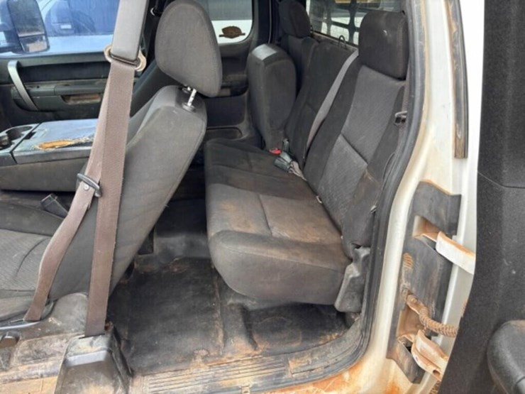 2010-chevrolet-2500-image-19