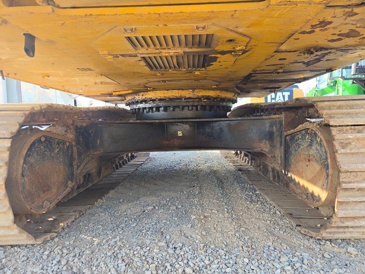 caterpillar-330b-image-43