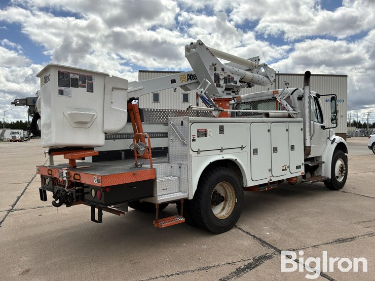 2007-freightliner-m2-106-image-5
