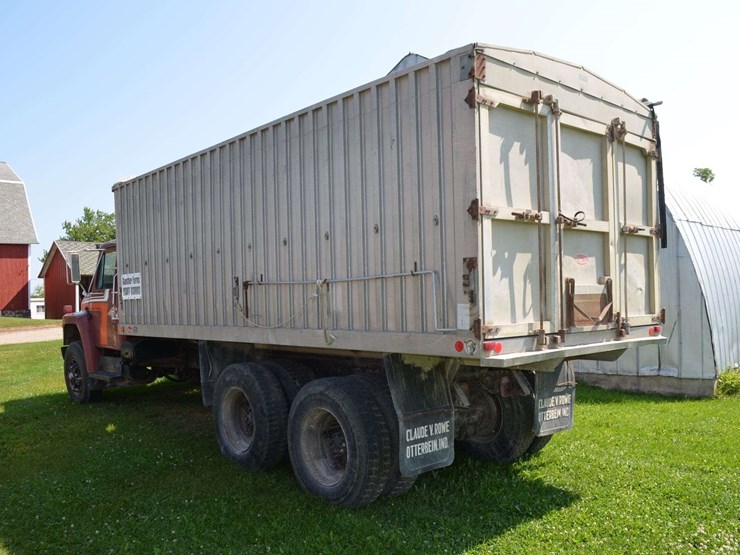 1979-international-grain-truck-image-13
