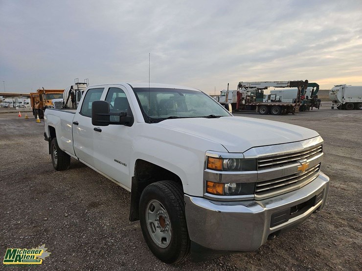 2015-chevrolet-silverado-2500hd-image-2