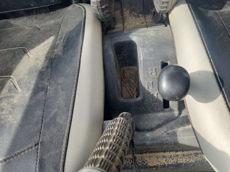 2019-john-deere-gator-image-18